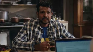 Zara Plaid OVershirt usada por Jay Arondekar (Utkarsh Ambudkar) vista en Ghosts (S05E07)