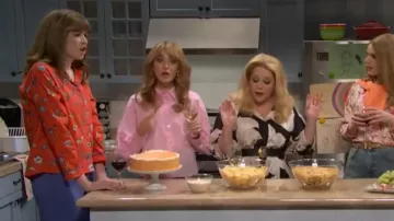 LyreBird Cloud Flannel Pajama Top llevada por Jane Wickline tal como se ve en Saturday Night Live (S51E07)