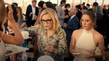 Arielle Ratner Large Gold Gatsby Earrings worn by Joanne (Kristen Bell) as seen in Nobody Wants This (S02E10)