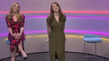 Vestido camisero Wilfred de Veronika Slowikowska en Saturday Night Live (S51E08)
