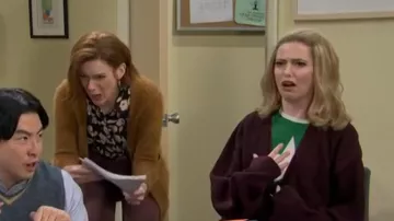 Re/Done Jagger Boxy Jersey worn by Sarah Sherman as seen in Saturday Night Live (S51E08)