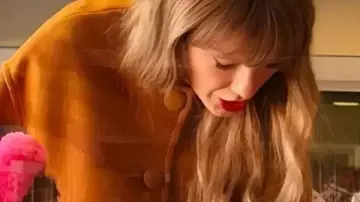 Taylor Swift Kansas City Chiefs Vs Los Angeles Chargers Ombre Coat