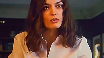 Ella McCay Emma Mackey White Shirt worn by Ella McCay (Emma Mackey) as seen in Ella McCay
