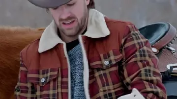 Una chaqueta de franela de Colt del Lejo Roy del Lejano Oeste que lleva (Frederick Roy) como se ve en Una Navidad del Viejo Oeste