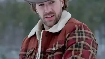 Chaqueta de franela de Frederick Roy A Wild West Christmas 2025 llevada por (Frederick Roy) en A Wild West Christmas