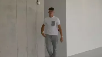 T-shirt Ellesse Reps porté par Joe tel que vu dans Simon Cowell : The Next Act (S01E02)