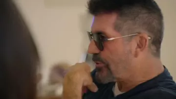 Prada PR 54ZS 1BO5S0 portée par Simon Cowell comme on le voit dans Simon Cowell : The Next Act (S01E03)