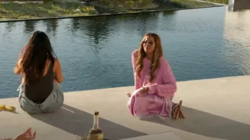 Jupe Sablyn Miranda portée par Mary Cosby dans l'épisode 14 de la saison 6 de The Real Housewives of Salt Lake City (S06E14).
