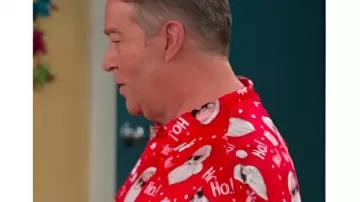 The Thundermans Undercover Hank Thunderman Red Christmas Santa Shirt worn by Thunderford (Daran Norris) as seen in The Thundermans: Undercover (S01E26)