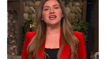 The Kelly Clarkson Show Kelly Clarkson Red Velvet Blazer worn by Kelly Clarkson as seen in The Kelly Clarkson Show