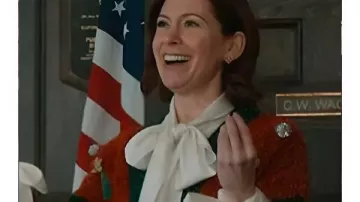 Elsbeth S03 Cardigan de Noël Carrie Preston porté par Elsbeth Tascioni (Carrie Preston) tel que vu dans Elsbeth (S03)