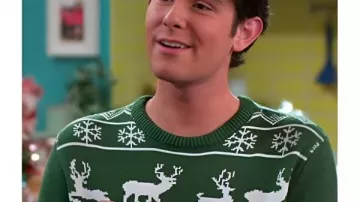 The Thundermans Undercover 2025 Diego Velazquez Christmas Sweater worn by (Diego Velázquez) in The Thundermans: Undercover (S02)
