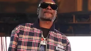 Snoop Dogg 12th Annual TDE Christmas Toy Drive Plaid Jacket in the music video Snoop Dogg And Dr. Dre Pulle Up At TDE's 12th Annual Christmas Concert To Perform Their Classics