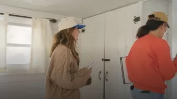 Le Surf Club Hat Foam Round Brim worn by Ella Gaines as seen in Fixer Upper: Colorado Mountain House (S01E01)