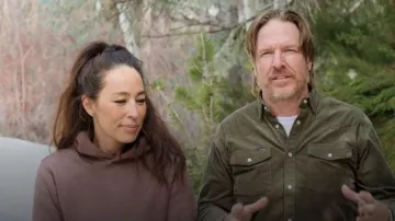 Poncho The Zilker worn by Chip Gaines as seen in Fixer Upper: Colorado Mountain House (S01E01)