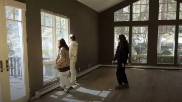 Nike Dunk Low Shoes worn by Ella Gaines as seen in Fixer Upper: Colorado Mountain House (S01E01)