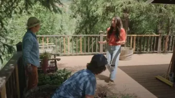 Birkenstock Arizona Sandals worn by Joanna Gaines as seen in Fixer Upper: Colorado Mountain House (S01E02)