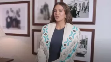 Michael Hoban North Beach Vintage Leather Jacket avec franges portée par Khloé Kardashian, comme on le voit dans The Kardashians (S07E09)