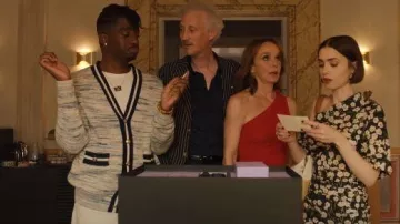 Drôle de Monsieur Le Cardigan Mouliné worn by Julien (Samuel Arnold) as seen in Emily in Paris (S05E01)