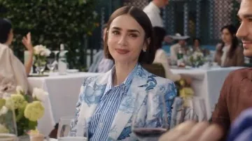 Alice + Olivia Breann Fitted Blazer in Scroll Symphony worn by Emily Cooper (Lily Collins) as seen in Emily in Paris (S05E02)