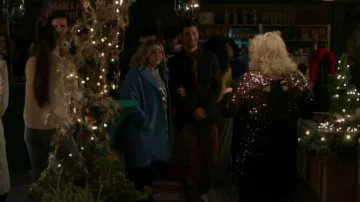 Zara Manteco Wool Blend Overzised Coat worn by Kate (Mae Whitman) as seen in Twelve Dates 'Til Christmas (S01E04)