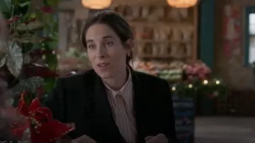 Zara One-button Tailored Blazer worn by Laura (Lucy Eaton) as seen in Twelve Dates 'Til Christmas (S01E05)