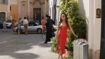 Serpui Mia Flamingo Beaded Straw Clutch Bag worn by Mindy Chen (Ashley Park) as seen in Emily in Paris (S05E02)