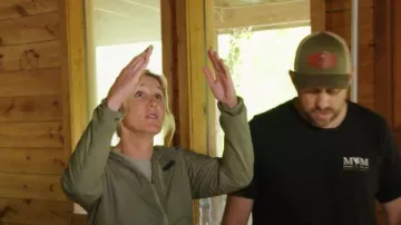 Patagonia Houdini® Jacket worn by Jenny Marrs as seen in Fixer to Fabulous(S07E03)