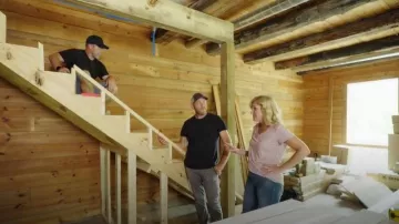 ATM Collection Short Sleeve Slub Jersey Classic Short Sleeve V-Neck Tee worn by (Jenny Marrs) as seen in Fixer to Fabulous (S07E03)