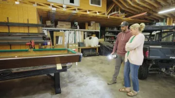 Birkenstock Arizona Suede Leather worn by Jenny Marrs as seen in Fixer to Fabulous(S07E03)