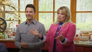 Boden Eleanor Fair Isle Dress worn by Melissa Peterman as seen in Finding Mr. Christmas (S02E07)