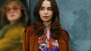 Ponies 2026 Emilia Clarke Brown Trench Coat worn by Bea (Emilia Clarke) in PONIES (S01)