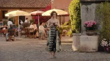 Malone Souliers Chrissy 90 Slingback Raffia Pumps worn by Emily Cooper (Lily Collins) as seen in Emily in Paris (S05E04)