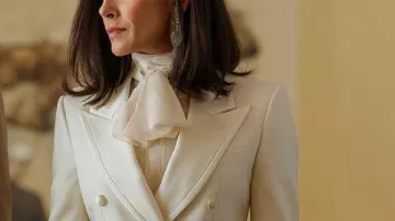 Landman S02 Demi Moore Blazer worn by Cami Miller (Demi Moore) in Landman