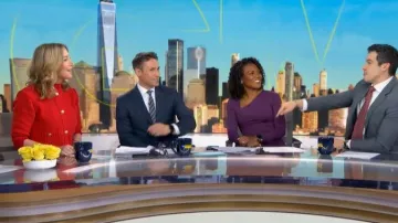 Zara Knit Crop Cardigan with Gold Buttons worn by Lara Spencer as seen in Good Morning America on  December 22, 2025