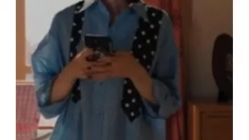 Chemise à pois à pois imprimée d’Emily Cooper (Lily Collins) dans Emily in Paris (S05)