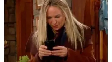 El joven e inquieto Sharon Newman Brown Coat