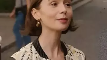 Emily in Paris S05 Emily Cooper Bomber Jacket of Lily Collins in Emily in Paris