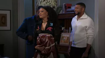 Urban Outfitters Etched Heart Choker Necklace worn by Eva Thomas (Ambyr Michelle) as seen in Beyond the Gates (S01E195)