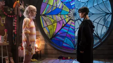 Jupe crochet de Enid Sinclair (Emma Myers) dans Mercredi (S01E01)