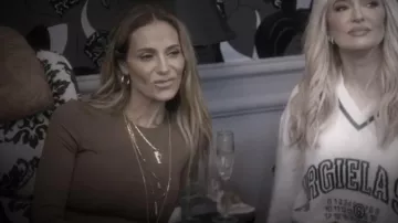 Skims Soft Smoothing Seamless Long Sleeve T-Shirt worn by Dorit Kemsley as seen in The Real Housewives of Beverly Hills (S15E03)