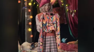 Jupe et crop top de Enid Sinclair (Emma Myers) dans Mercredi (S01E03)