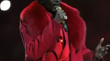 Snoop Dogg Christmas Day Halftime Show 2025 Red Coat
