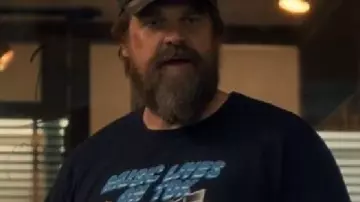 Stranger Things S05 Jim Hopper Graphic Tee worn by Jim Hopper (David Harbour) as seen in Stranger Things (S05E07)