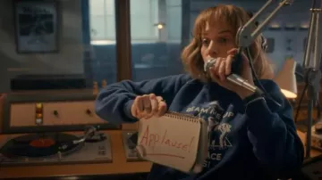 Stranger Things Beam Me Up Girls Sweatshirt worn by Robin Buckley (Maya Hawke) as seen in Stranger Things (S05E01)