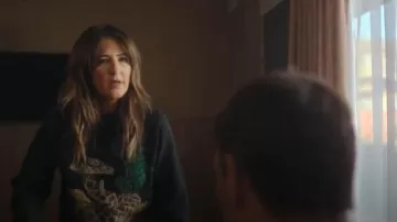 Fishtale Vintage 90’s Snake Approx.L Animal Sweat-Shirt worn by Vicki Marvin (D'Arcy Carden) as seen in Sunny Nights (S01E01)