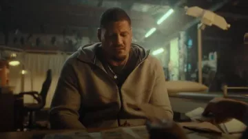 Nike Sportswear Tech Fleece Windrunner worn by Terry Torres (Willie Mason) as seen in Sunny Nights (S01E02)