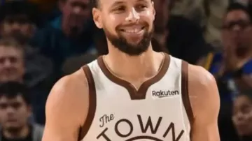 Camiseta de los Warriors llevada por Stephen Curry en Orlando Magic VS Golden State