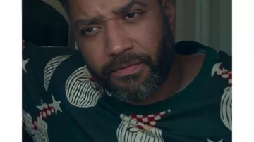 Amandaland 2025 Samuel Anderson Green Christmas Pajamas worn by Mal (Samuel Anderson) as seen in Amandaland (S01)