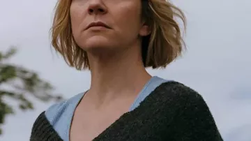Pluribus 2025 Rhea Seehorn V Neck Grey Sweater worn by Carol Sturka (Rhea Seehorn) in Pluribus (S01)